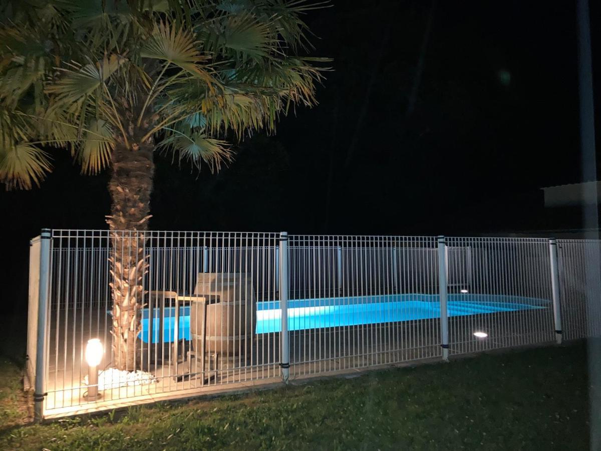 Gite Des Combes Blanches Avec Piscine Frayssinet-le-Gélat Exteriör bild