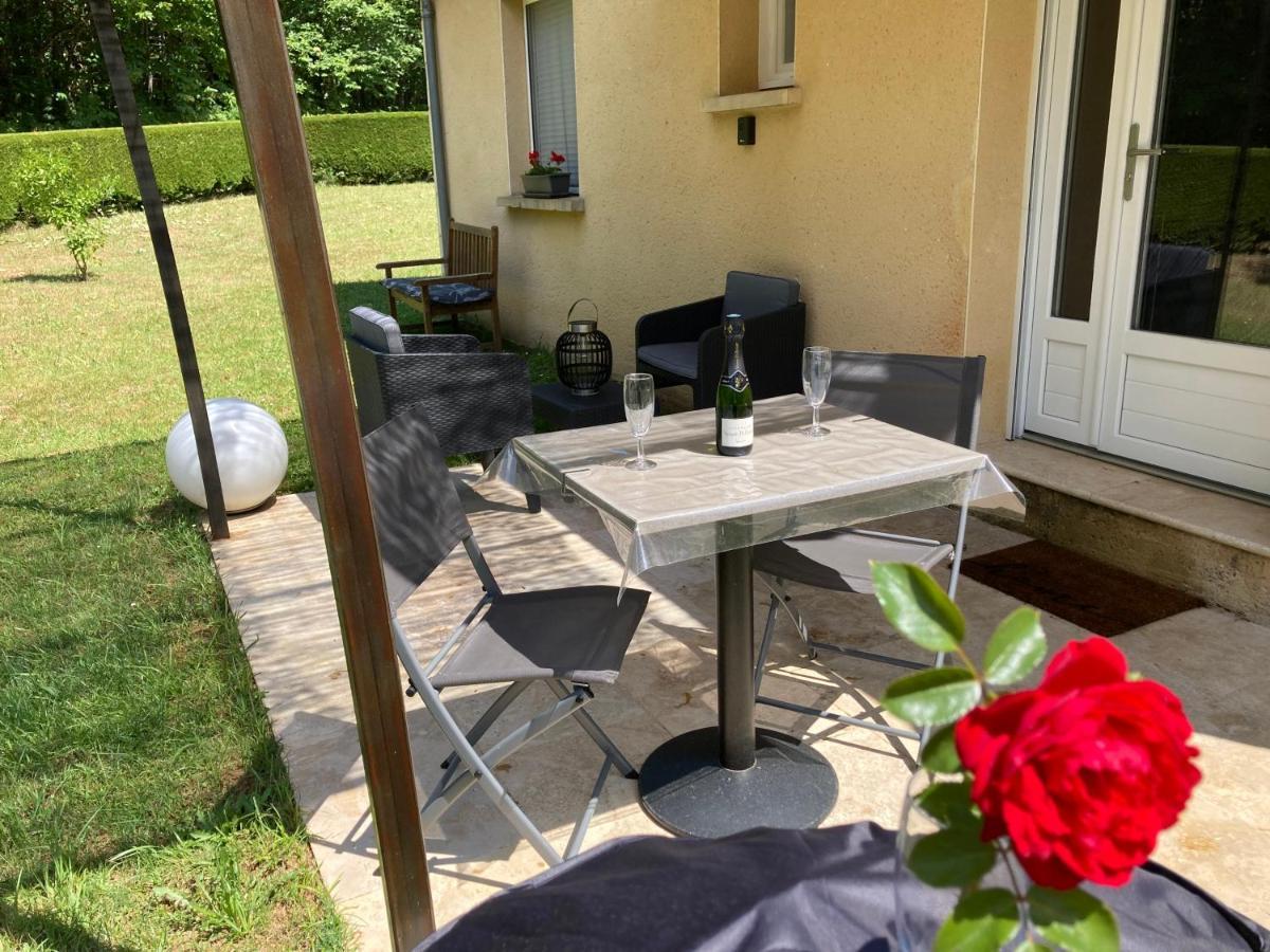 Gite Des Combes Blanches Avec Piscine Frayssinet-le-Gélat Exteriör bild
